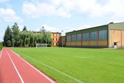 Zakończenie budowy kompleksu nowoczesnych boisk przy ZSOiZ w Ciechanowcu