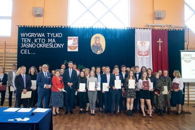 51 naszych uczni&oacute;w otrzymało stypendia Starosty Wysokomazowieckiego