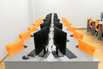 Nowa pracownia informatyczna gotowa do użytku młodzieży.