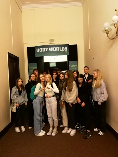 Wizyta naszych uczni&oacute;w z profilu medycznego na &bdquo;Body Worlds Vital&rdquo; w Pałacu Kultury i Nauki w Warszawie