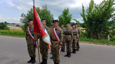 Kadeci z Ciechanowca na uroczystości 70-tej rocznicy śmierci kpt. Władysława Łukasiuka &bdquo;Młota&rdquo;