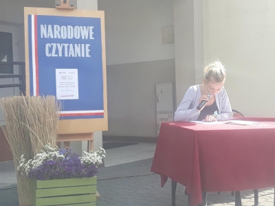Udział młodzieży w akcji Narodowego Czytania