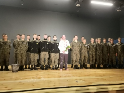 Młodzież Internatu na monodramie, kt&oacute;ry  wzrusza i uczy historii