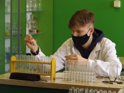 Bezpłatne zajęcia i warsztaty z chemii dla naszych uczni&oacute;w.