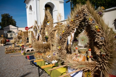 Udział naszej młodzieży w diecezjalnych dożynkach w Ciechanowcu.