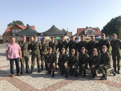 Przysięga wojskowa absolwent&oacute;w ZSOiZ w Ciechanowcu.