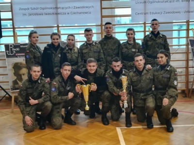 Manewry wojskowo-sportowe klas mundurowych &bdquo;Pamięci Żołnierzy Wyklętych&rdquo;.